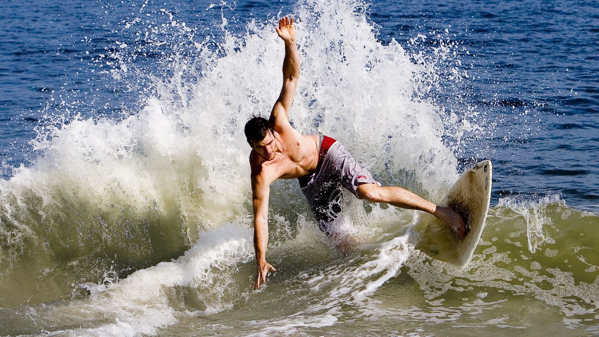 转会市场风云再起，豪门争夺战与新兴力量的崛起