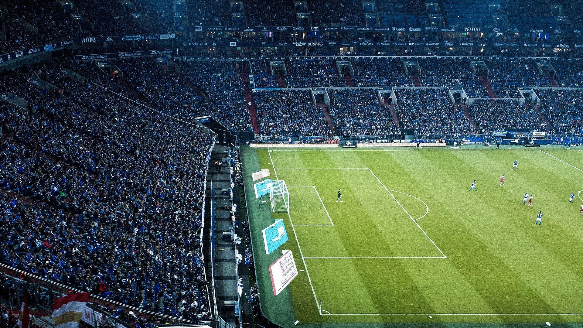 利物浦高层暂保斯洛特信任，一月观察期启动；球迷呼声指向克洛普回归